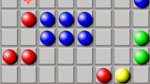 Clickers de jogos ou bolas de vidro coloridas espalhadas sobre uma
